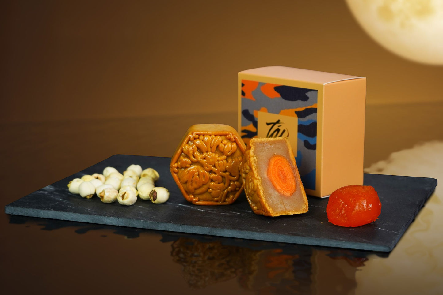 White Lotus with Single Yolk Baked Mooncake
