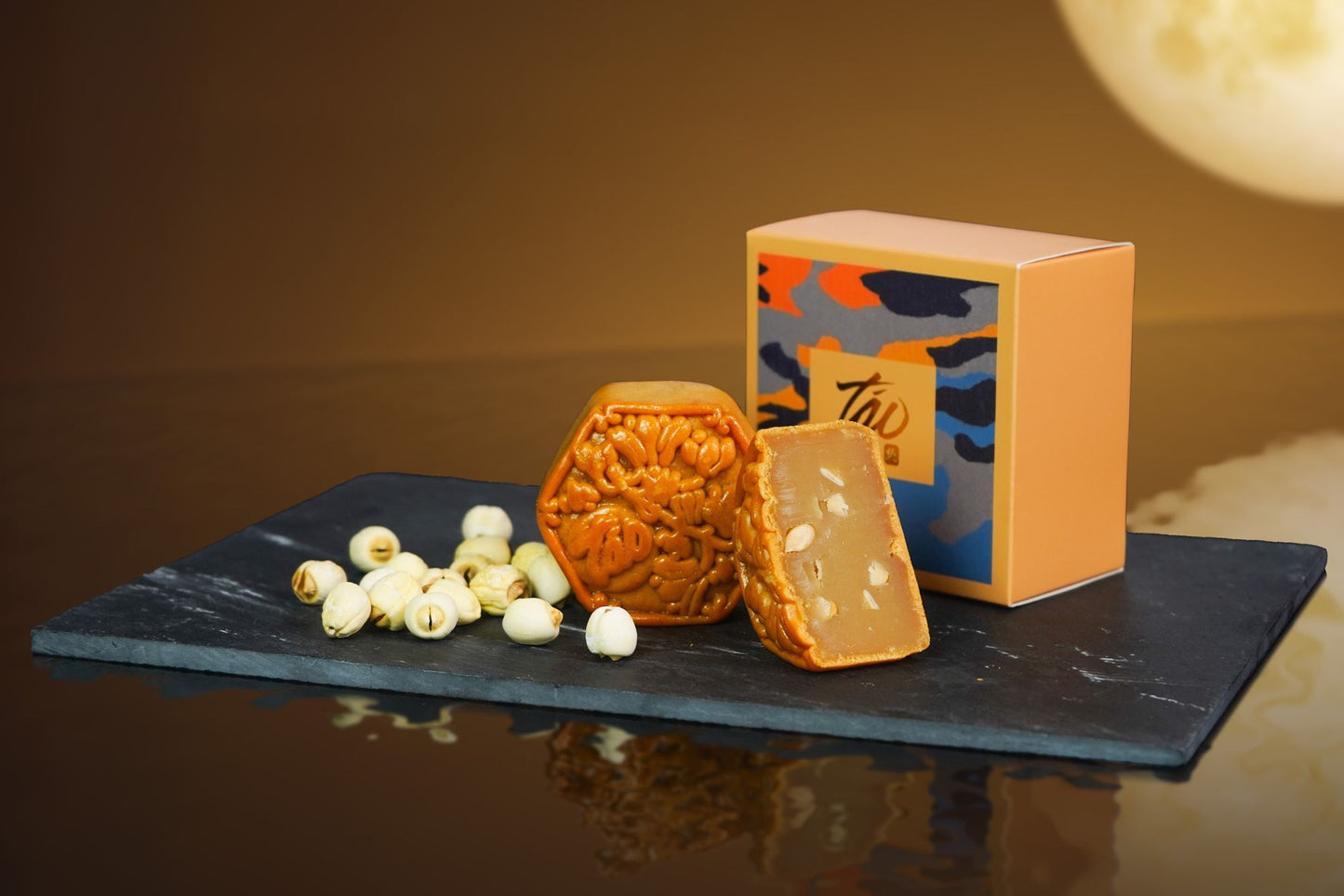 White Lotus with Nuts Baked Mooncake