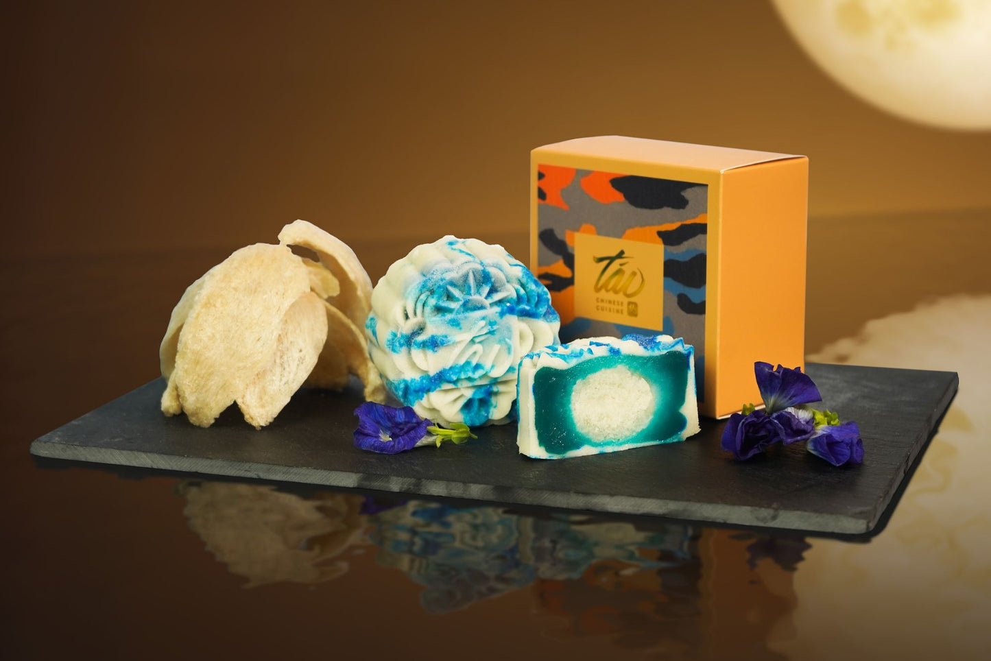 [SIGNATURE] Butterfly Pea Flower with Bird’s Nest & White Lotus Paste Snow Skin Mooncake
